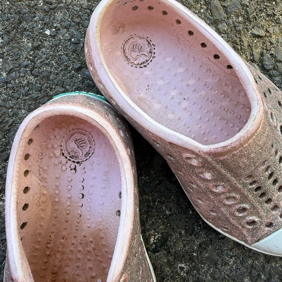 Native Water shoes - Picture 2 of 3